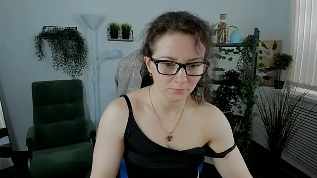 Snapshot of AureliaGleam chatting on 06.12.26 AureliaGleam online show from 06.12.26