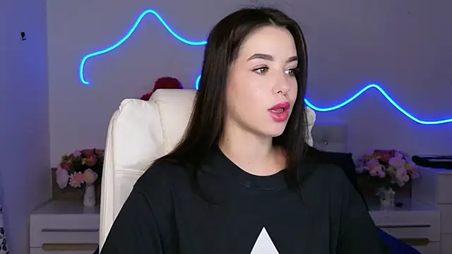 MaddiePerez online show from 06.12.26