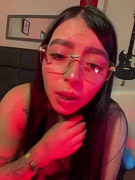 Snapshot of Nina_vell chatting on 05.19.26 Nina vell online show from 05.19.26