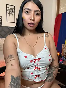 Snapshot of Nina_vell chatting on 06.23.26 Nina vell online show from 06.23.26