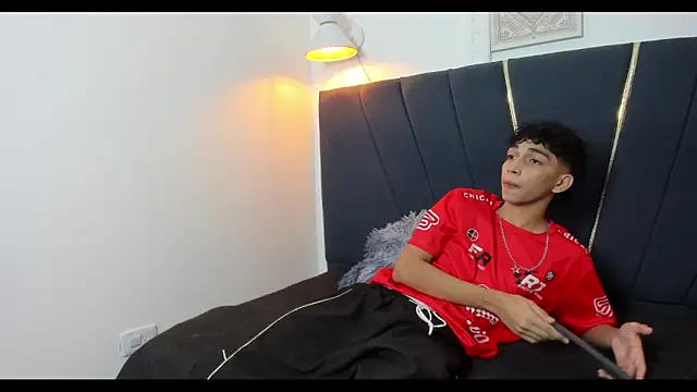 Snapshot of ero_boy40 chatting on 05.12.26 ero boy40 online show from 05.12.26