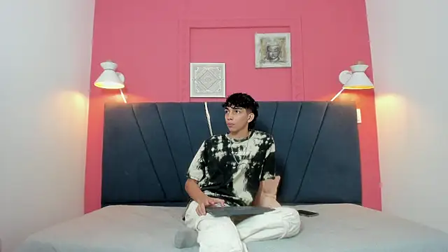 Snapshot of ero_boy40 chatting on 05.23.26 ero boy40 online show from 05.23.26