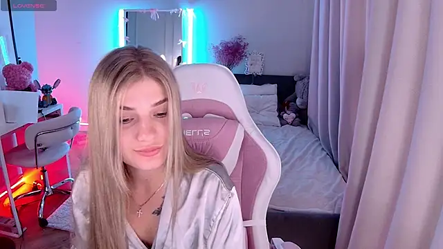 Snapshot of Leri_One chatting on 05.14.26 Leri One online show from 05.14.26