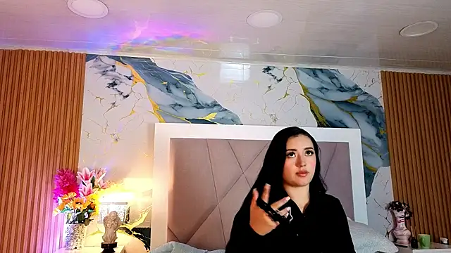 Snapshot of MiiaRousse_ chatting on 06.11.26 MiiaRousse online show from 06.11.26