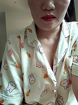 Snapshot of -Trici- chatting on 06.18.26 -Trici- online show from 06.18.26