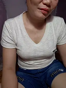 Snapshot of -Trici- chatting on 06.26.26 -Trici- online show from 06.26.26