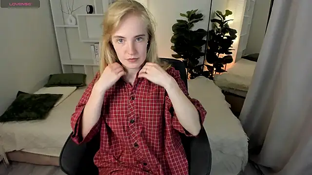 Snapshot of IrmaRonn chatting on 05.18.26 IrmaRonn online show from 05.18.26