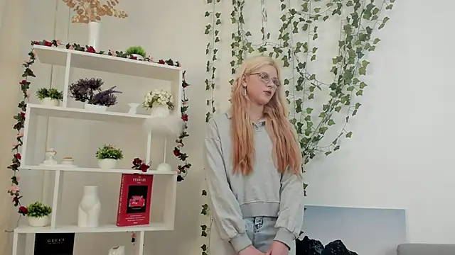 MavisBuzzo online show from 05.12.26