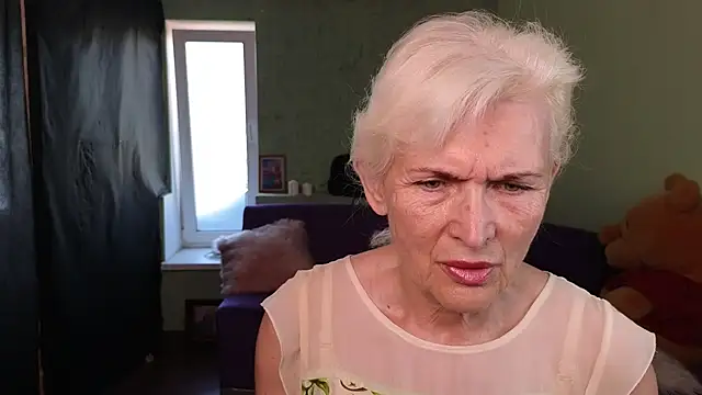 Snapshot of Nia_Natur chatting on 06.12.26 Nia Natur online show from 06.12.26