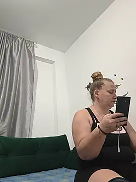 Snapshot of JuliaBestX chatting on 07.17.26 JuliaBestX online show from 07.17.26
