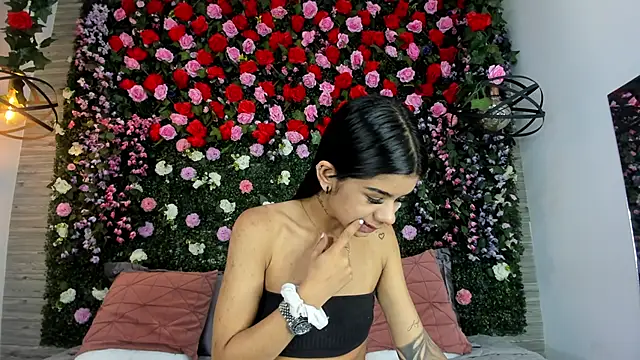 Snapshot of ViolettGracee chatting on 06.17.26 ViolettGracee online show from 06.17.26