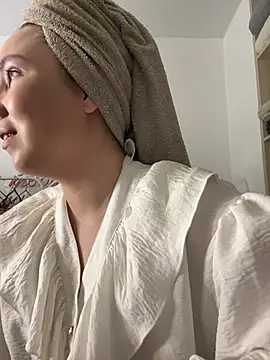 Snapshot of EvaVea chatting on 06.26.26 EvaVea online show from 06.26.26