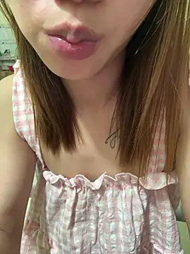 Snapshot of Vi_sexyy chatting on 06.29.26 Vi sexyy online show from 06.29.26