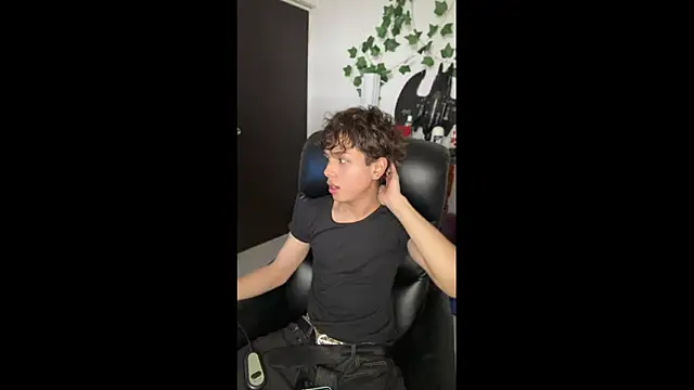 Snapshot of DanteSaint chatting on 06.02.26 DanteSaint online show from 06.02.26