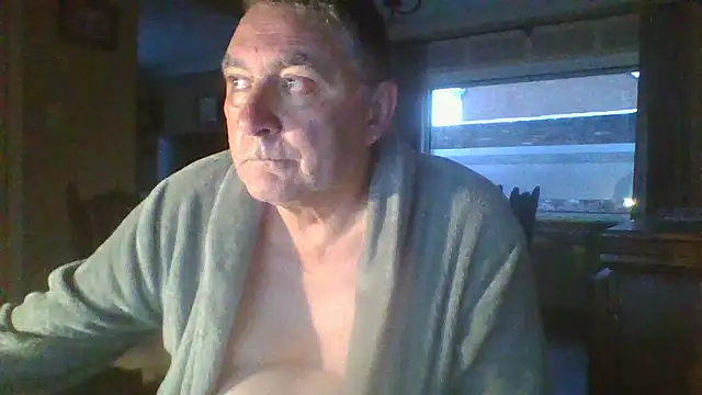 Snapshot of edje59a chatting on 01.10.25 edje59a online show from 01.10.25