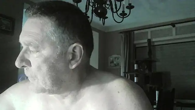 Snapshot of edje59a chatting on 10.09.25 edje59a online show from 10.09.25