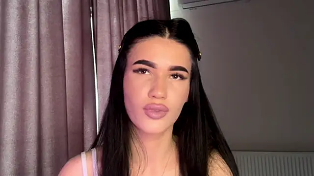 Snapshot of KarieEgge chatting on 05.19.26 KarieEgge online show from 05.19.26