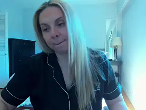 Snapshot of Laviora chatting on 05.27.26 Laviora online show from 05.27.26