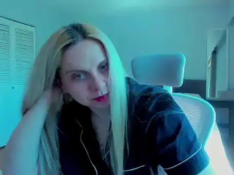 Snapshot of Laviora chatting on 05.31.26 Laviora online show from 05.31.26