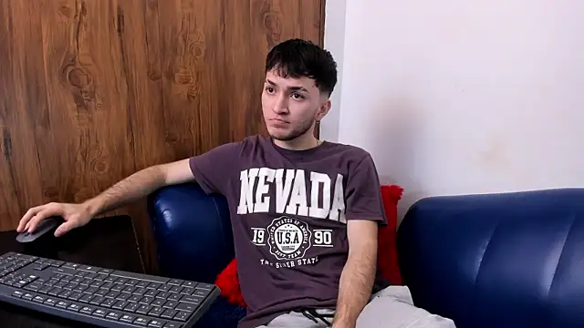 Snapshot of kavencastro chatting on 05.28.26 kavencastro online show from 05.28.26