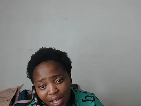 Snapshot of African_Busty chatting on 06.12.26 African Busty online show from 06.12.26