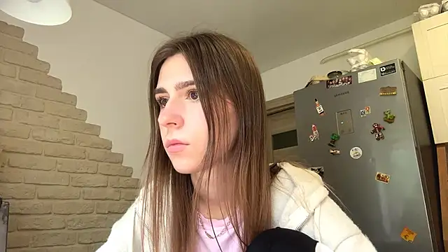 Snapshot of ZaraGuyette chatting on 06.15.26 ZaraGuyette online show from 06.15.26