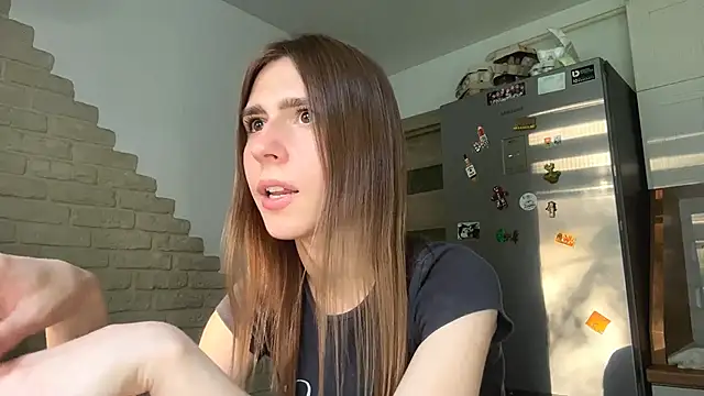 Snapshot of ZaraGuyette chatting on 06.27.26 ZaraGuyette online show from 06.27.26