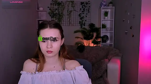 Snapshot of angie_foxy1 chatting on 06.11.26 angie foxy1 online show from 06.11.26