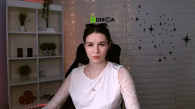 Snapshot of angie_foxy1 chatting on 06.27.26 angie foxy1 online show from 06.27.26