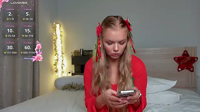 Snapshot of urblonde chatting on 12.21.24 urblonde online show from 12.21.24