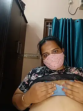 Snapshot of pirainilla chatting on 06.17.26 pirainilla online show from 06.17.26