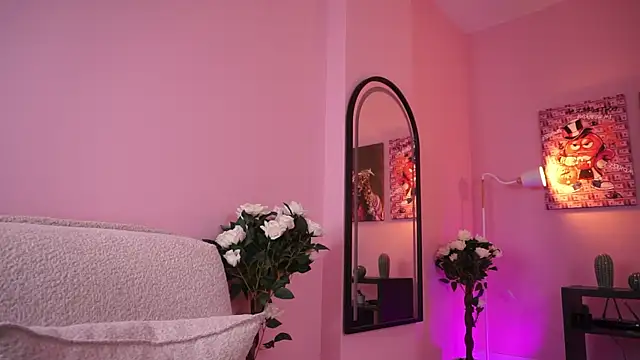 Snapshot of LeilaKali_ chatting on 06.19.26 LeilaKali online show from 06.19.26