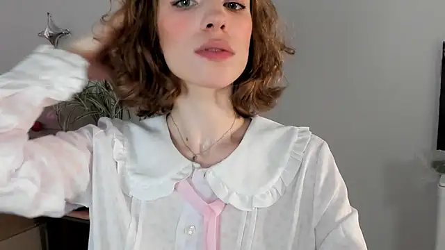 Snapshot of imogensy chatting on 06.07.26 imogensy online show from 06.07.26