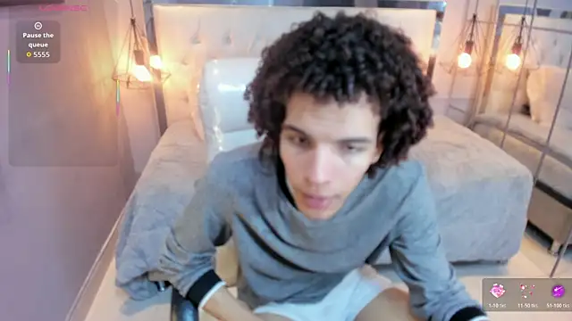 Snapshot of felix_haze chatting on 06.18.26 felix haze online show from 06.18.26