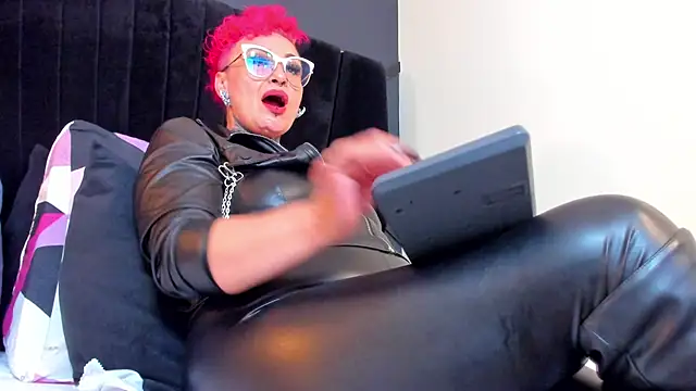 Snapshot of mistress_sandy chatting on 06.28.26 mistress sandy online show from 06.28.26