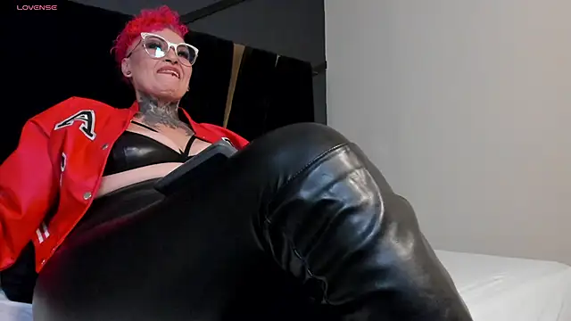 Snapshot of mistress_sandy chatting on 07.03.26 mistress sandy online show from 07.03.26