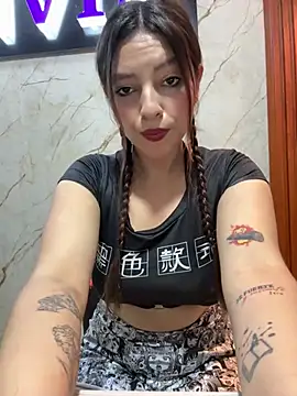 Snapshot of Miel_rousse chatting on 05.17.26 Miel rousse online show from 05.17.26
