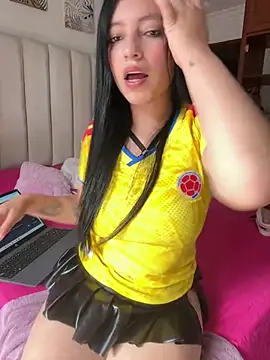 Snapshot of Miel_rousse chatting on 06.28.26 Miel rousse online show from 06.28.26