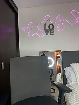 Snapshot of Isa_steele chatting on 06.19.26 Isa steele online show from 06.19.26