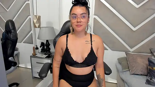 Snapshot of Perla_Watson chatting on 05.28.26 Perla Watson online show from 05.28.26