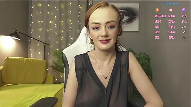 Snapshot of Megany chatting on 03.02.25 Megany online show from 03.02.25