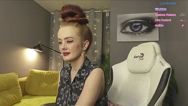 Snapshot of Megany chatting on 03.10.25 Megany online show from 03.10.25