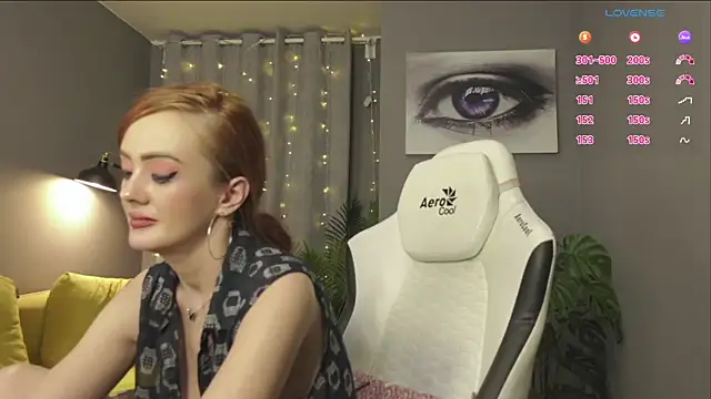 Snapshot of Megany chatting on 03.10.25 Megany online show from 03.10.25