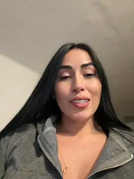 Snapshot of areviklusine1 chatting on 04.21.26 areviklusine1 online show from 04.21.26