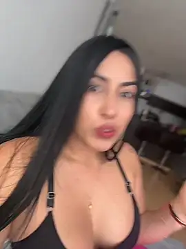 Snapshot of areviklusine1 chatting on 04.23.26 areviklusine1 online show from 04.23.26