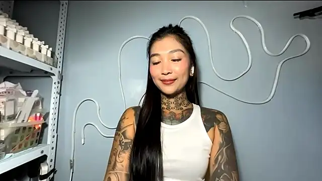 Snapshot of MelonyRizzolo chatting on 05.17.26 MelonyRizzolo online show from 05.17.26