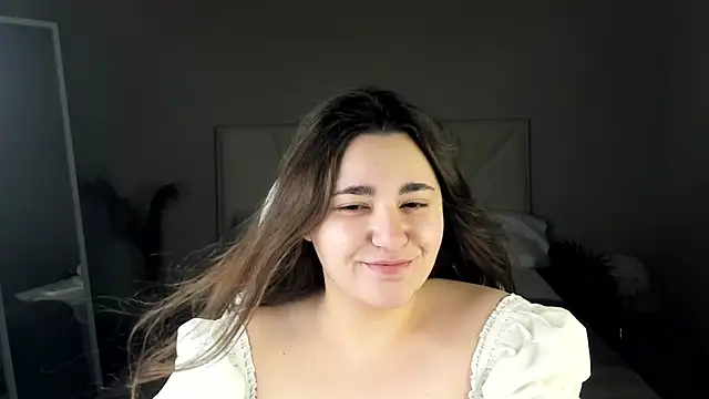 Snapshot of Ayleen_Gece chatting on 06.17.26 Ayleen Gece online show from 06.17.26