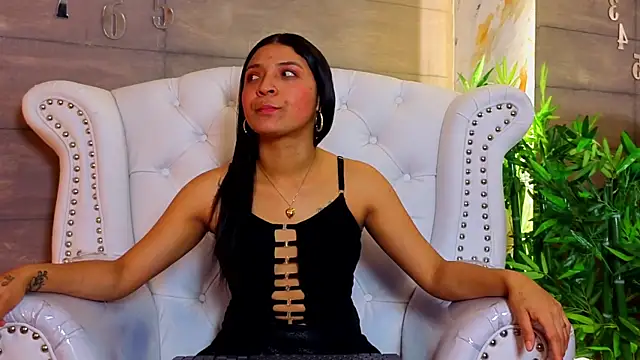Snapshot of Roxanna_Latina chatting on 05.14.26 Roxanna Latina online show from 05.14.26