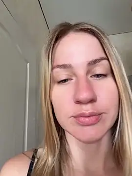 Snapshot of AnnaMist_ chatting on 06.18.26 AnnaMist online show from 06.18.26
