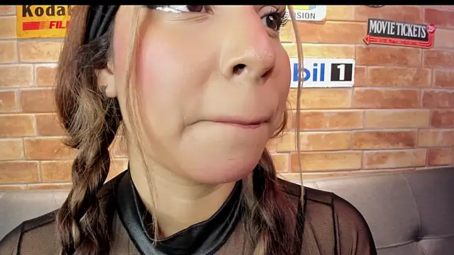 Snapshot of foxy_antonela chatting on 06.18.26 foxy antonela online show from 06.18.26